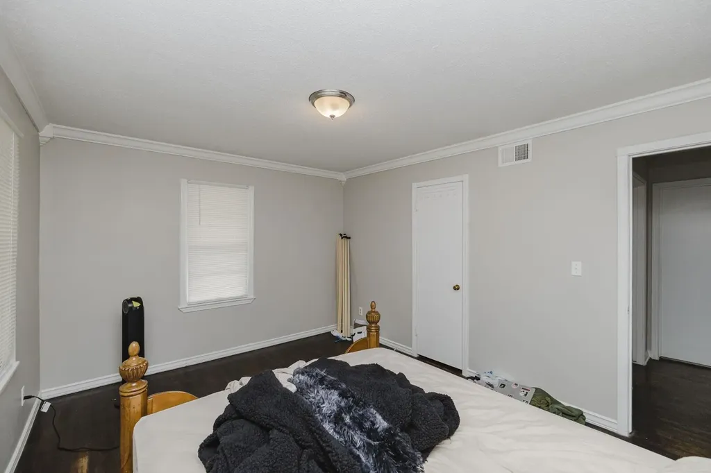 2215 S Green Wichita KS 67211
