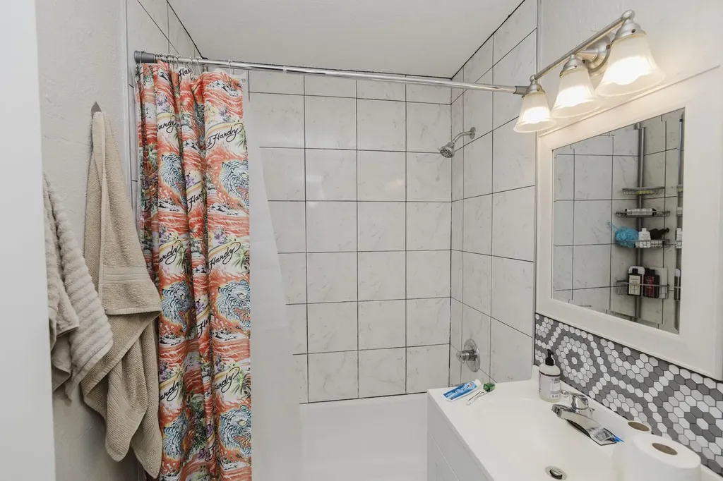 2215 S Green Wichita KS 67211