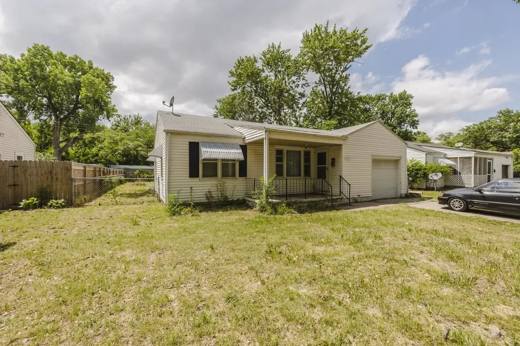 2215 S Green Wichita KS 67211