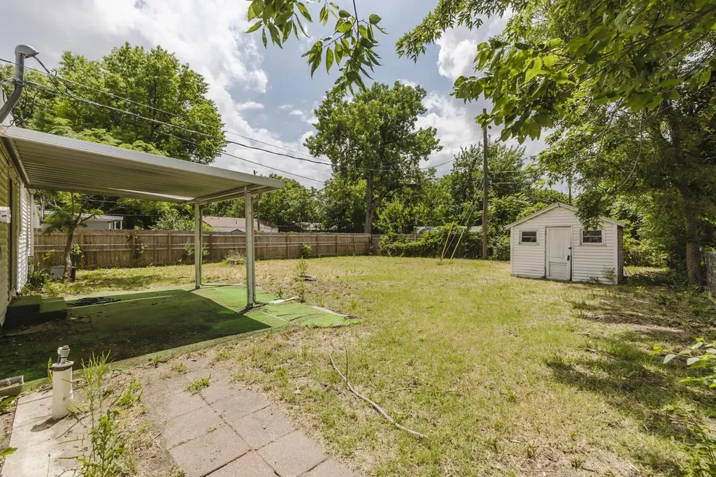 2215 S Green Wichita KS 67211