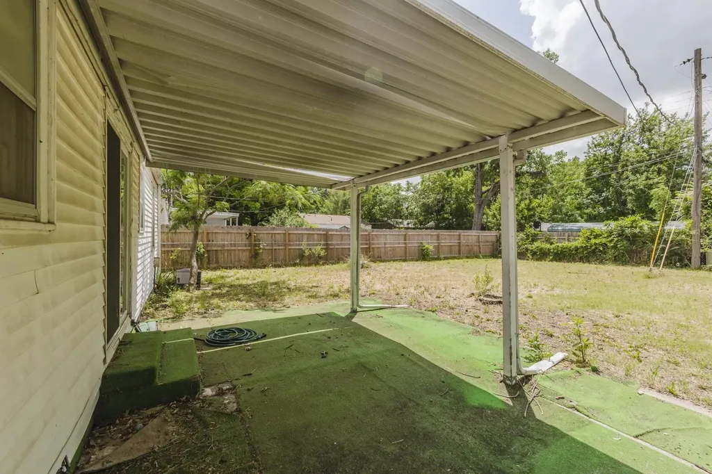 2215 S Green Wichita KS 67211