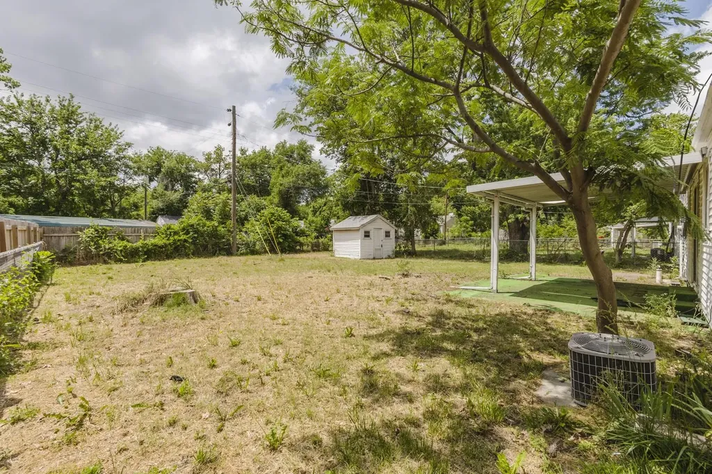 2215 S Green Wichita KS 67211