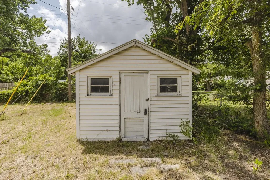 2215 S Green Wichita KS 67211