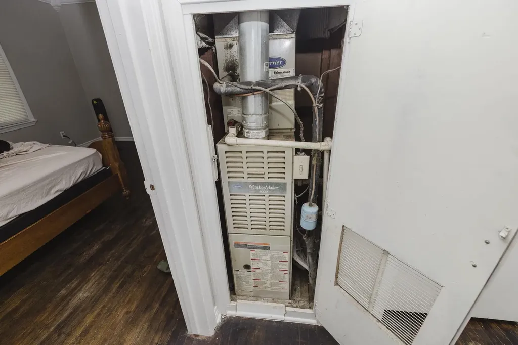 2215 S Green Wichita KS 67211