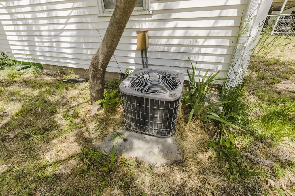 2215 S Green Wichita KS 67211