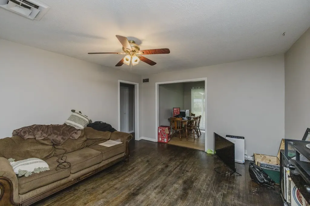 2215 S Green Wichita KS 67211