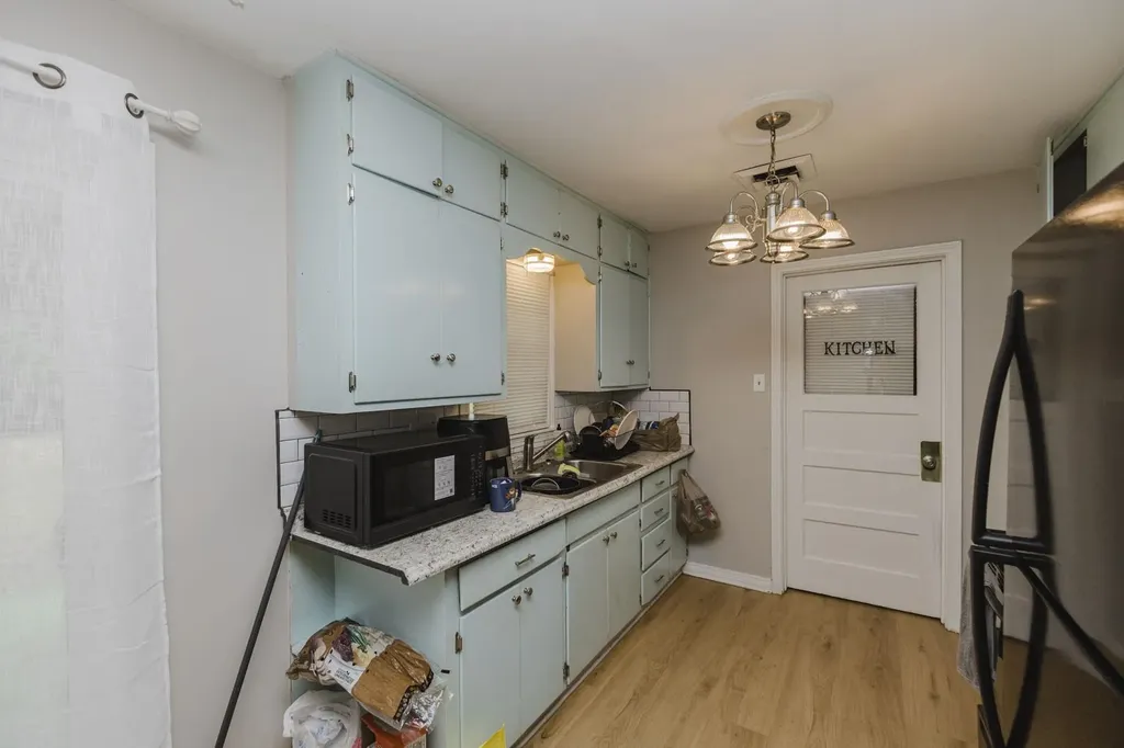 2215 S Green Wichita KS 67211