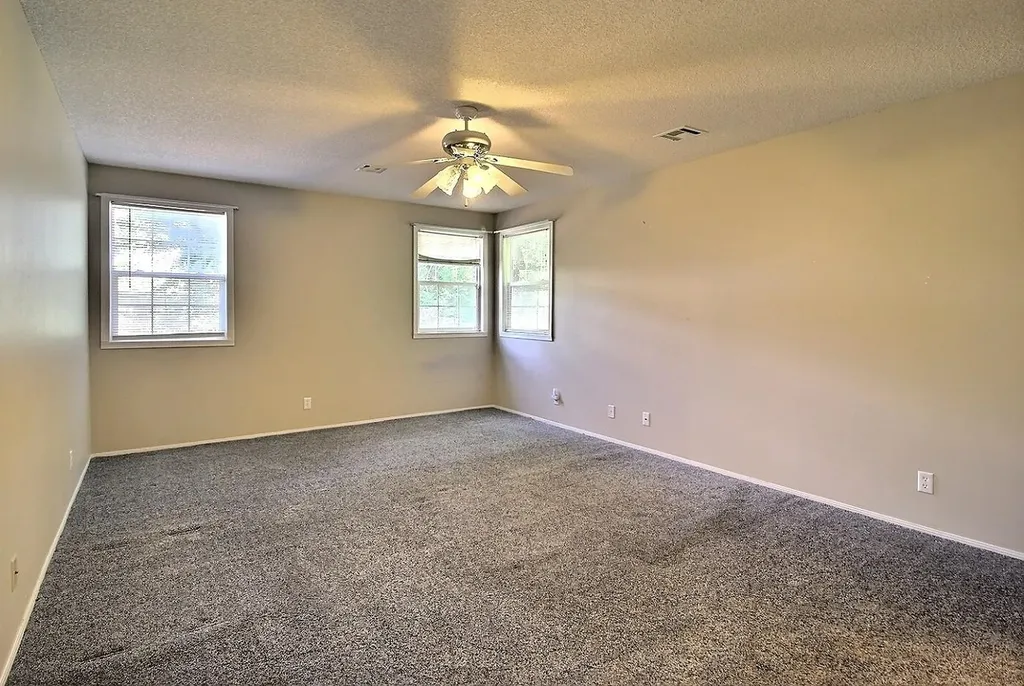 1218 N Wild Turkey Drive Derby KS 67037