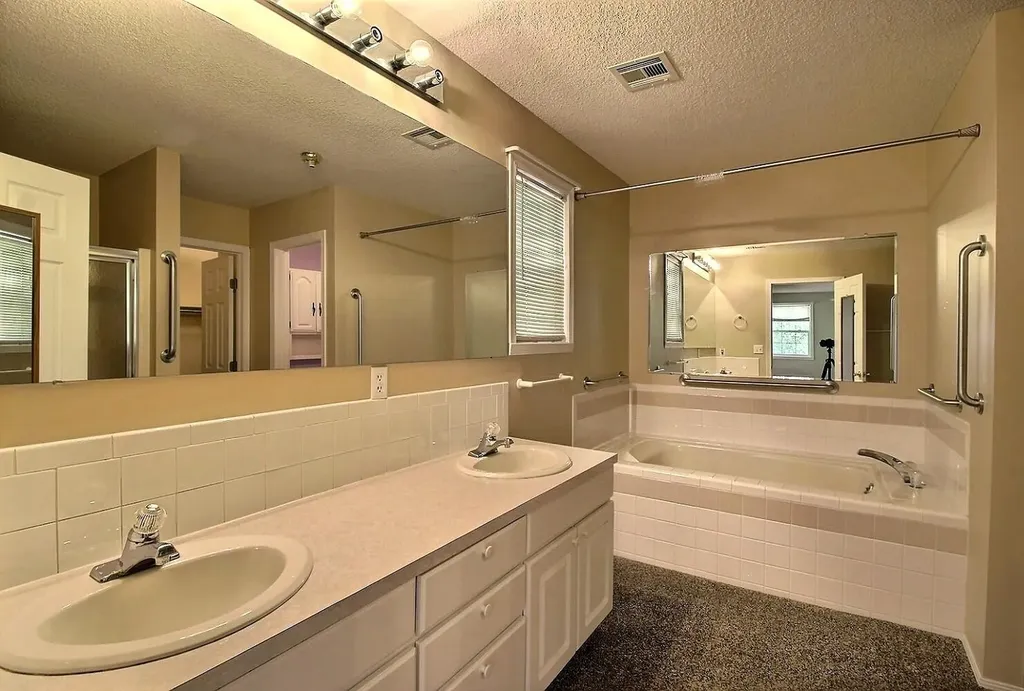 1218 N Wild Turkey Drive Derby KS 67037