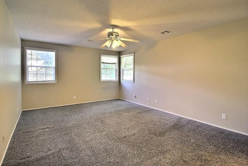 1218 N Wild Turkey Drive Derby KS 67037