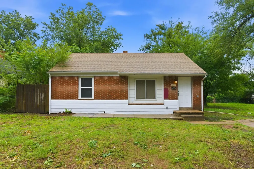 2307 E Shadybrook Lane Wichita KS 67214