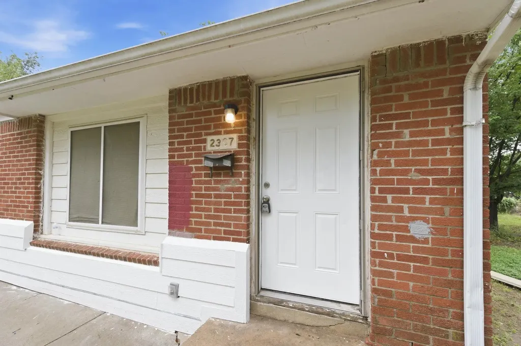 2307 E Shadybrook Lane Wichita KS 67214