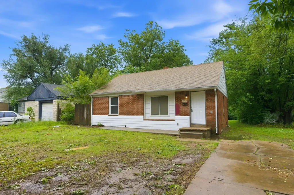 2307 E Shadybrook Lane Wichita KS 67214