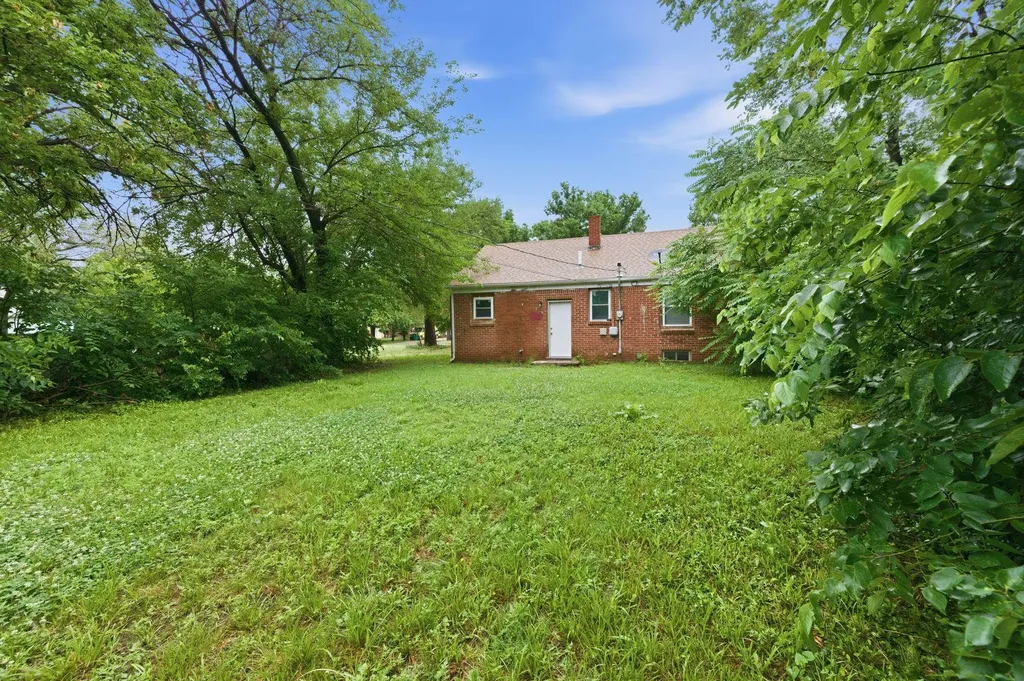 2307 E Shadybrook Lane Wichita KS 67214