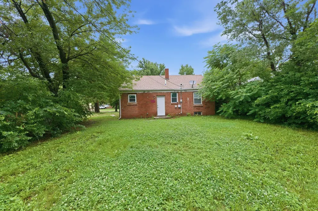 2307 E Shadybrook Lane Wichita KS 67214