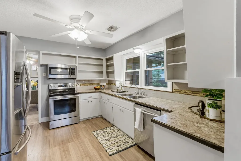 1149 N Old Manor Wichita KS 67208