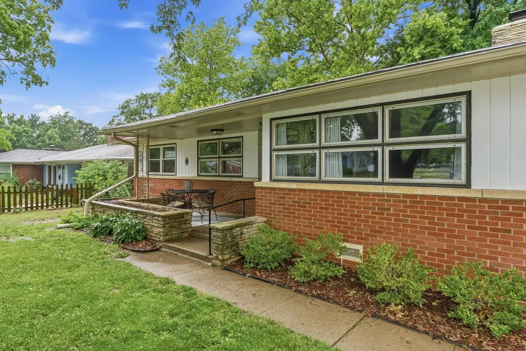 1149 N Old Manor Wichita KS 67208