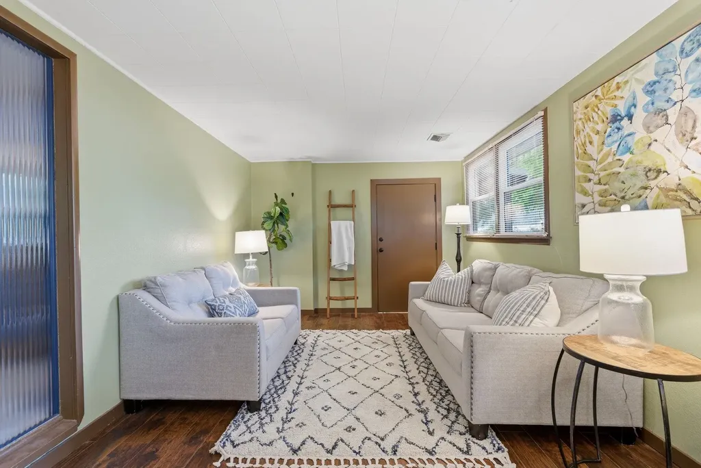 1149 N Old Manor Wichita KS 67208