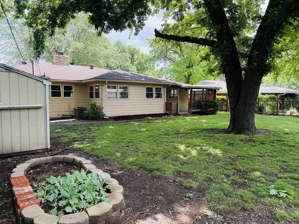 1149 N Old Manor Wichita KS 67208