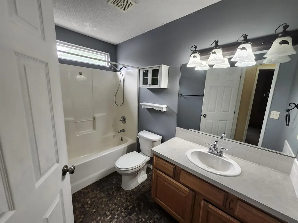 2211 S Glenhurst Court Andover KS 67002