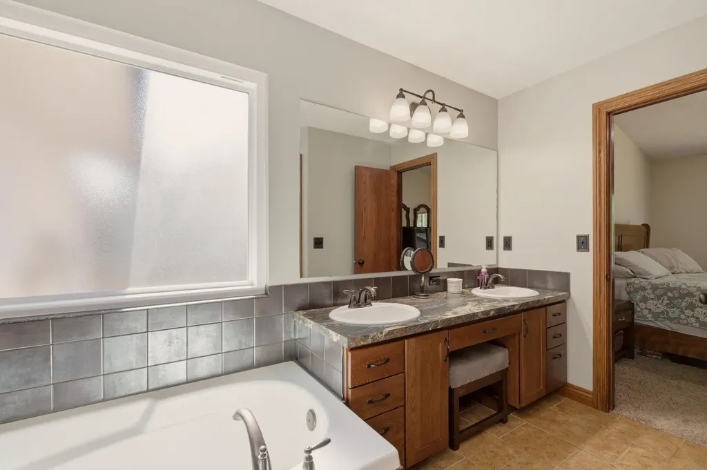 913 W 50th Street S Wichita KS 67217