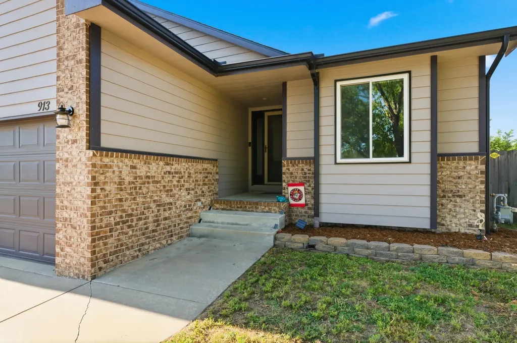 913 W 50th Street S Wichita KS 67217