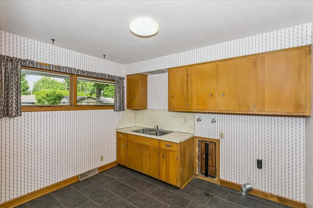 346 N Fairway Avenue Wichita KS 67212