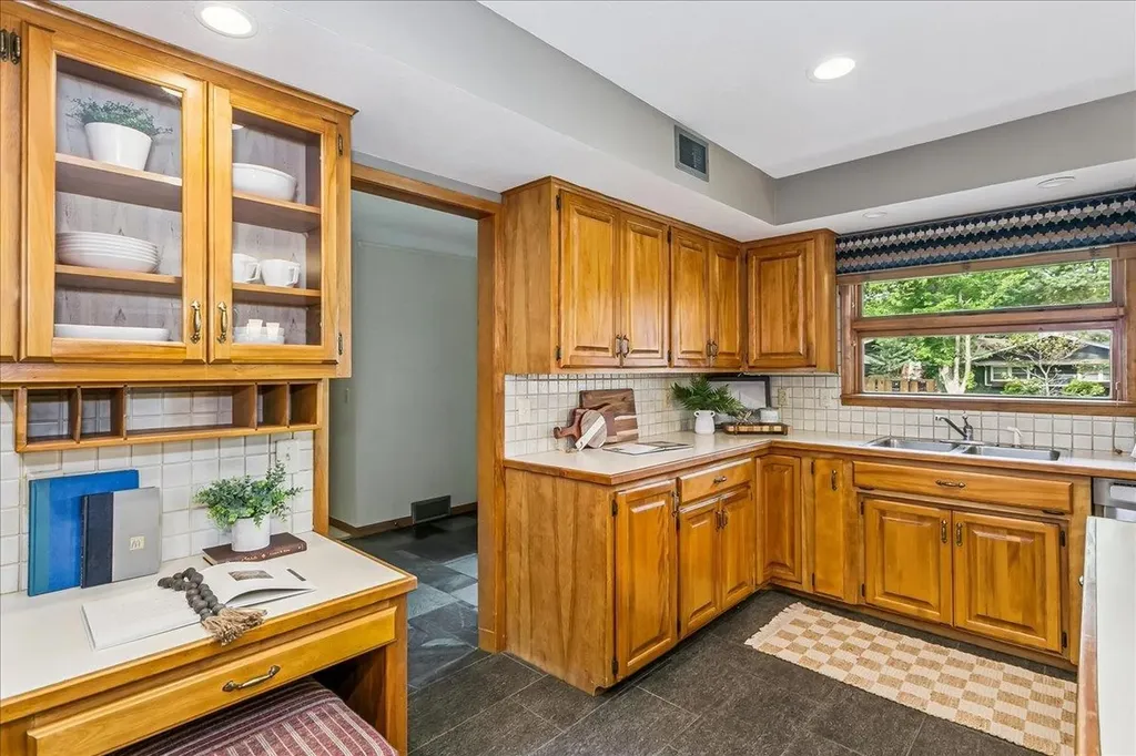 346 N Fairway Avenue Wichita KS 67212