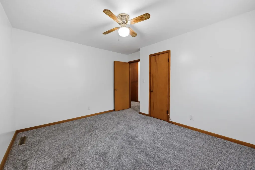 127 S Wire Haysville KS 67060