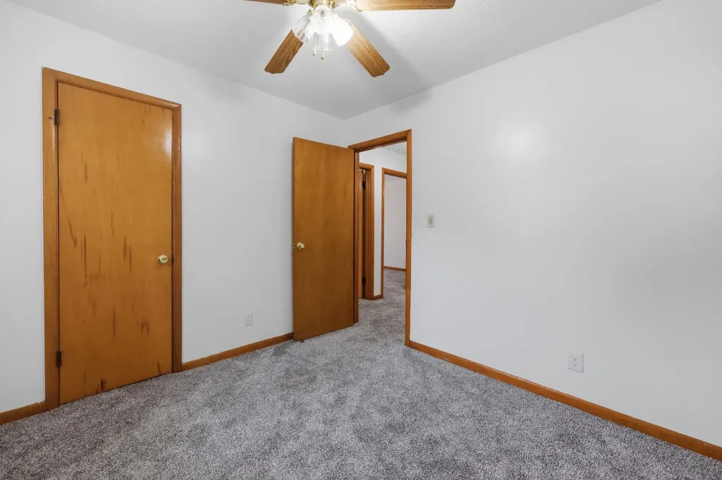 127 S Wire Haysville KS 67060