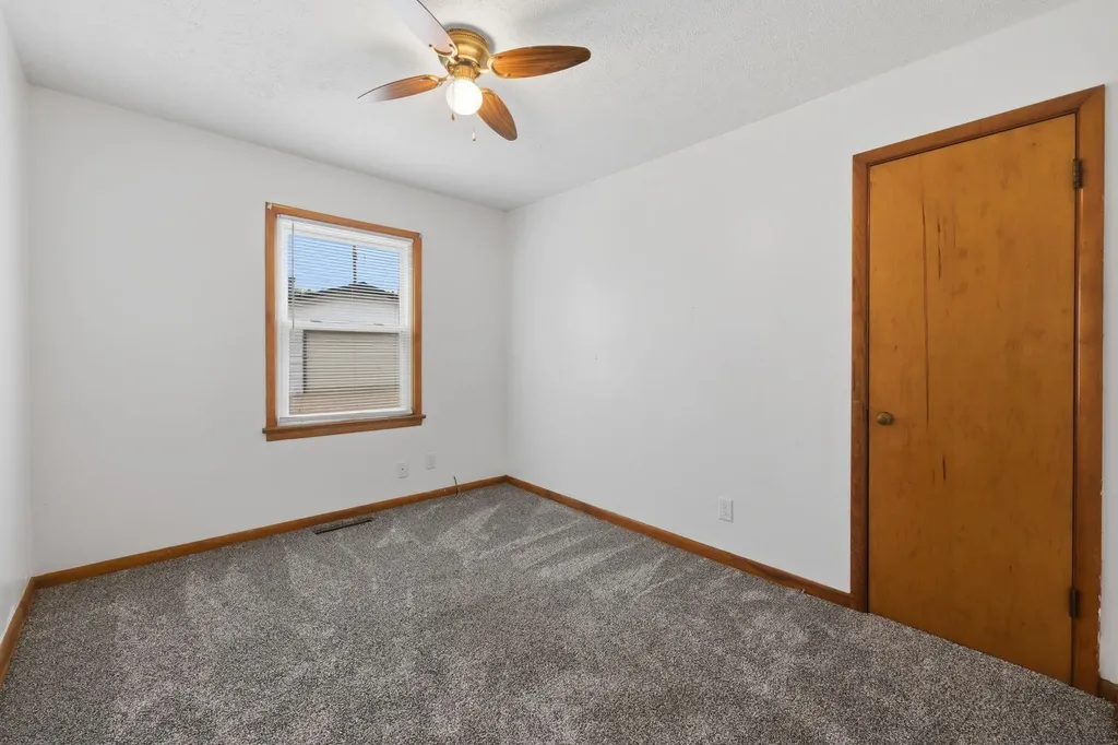 127 S Wire Haysville KS 67060