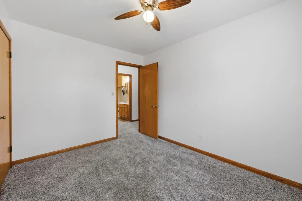 127 S Wire Haysville KS 67060