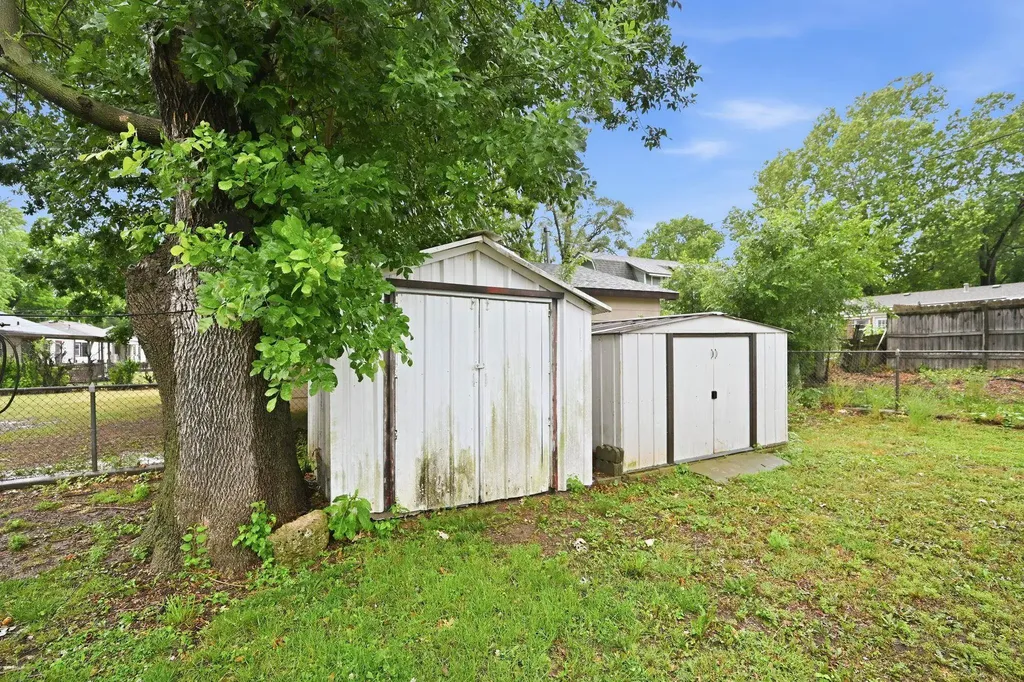 127 S Wire Haysville KS 67060