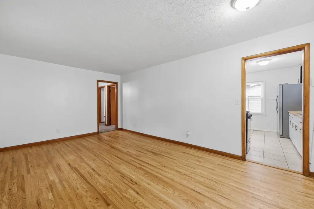 127 S Wire Haysville KS 67060