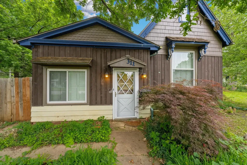 311 W 9th Avenue Winfield KS 67156