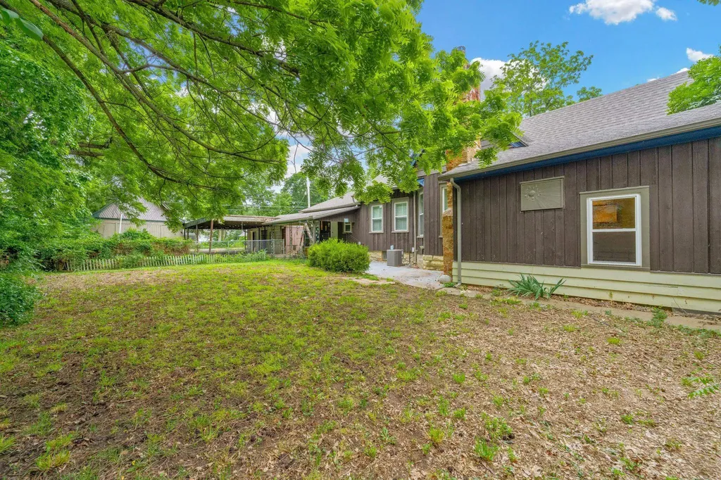 311 W 9th Avenue Winfield KS 67156