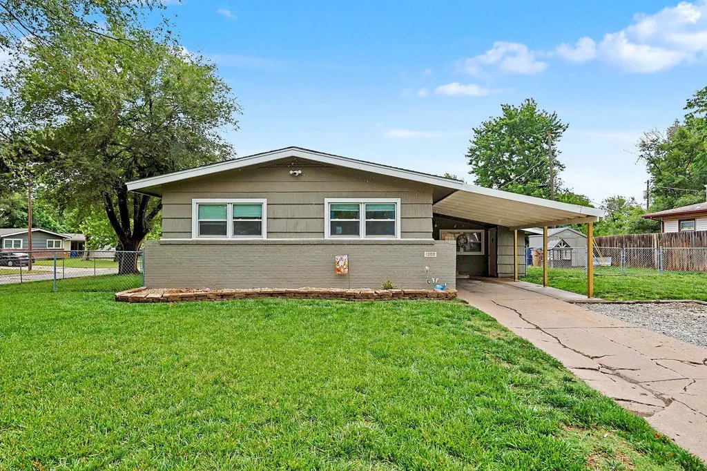 1300 E Cloverdale Drive Park City KS 67219