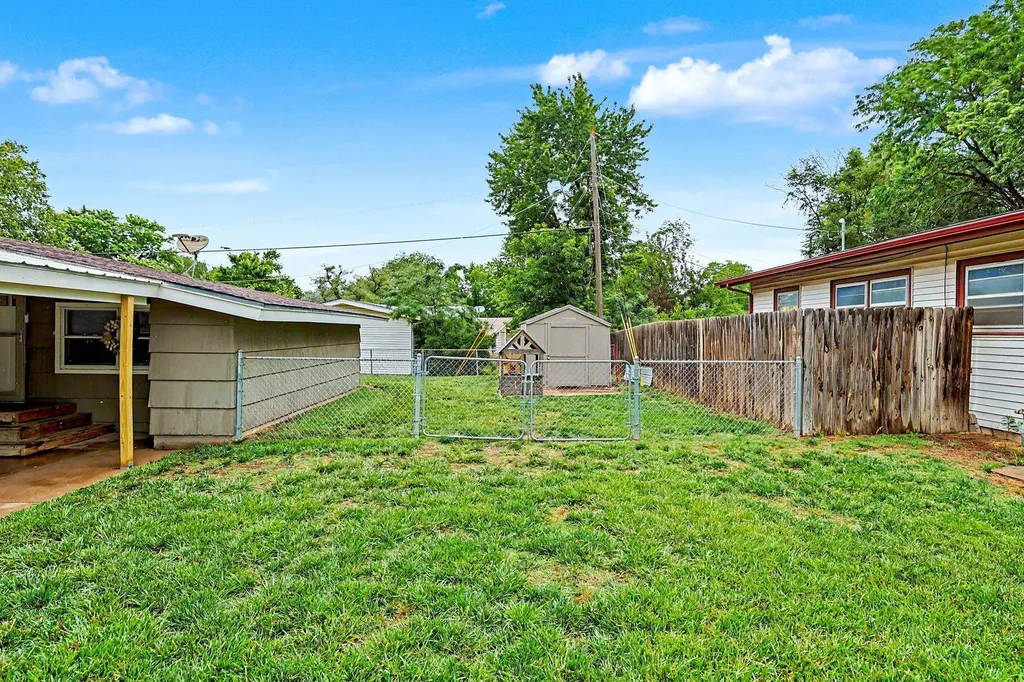 1300 E Cloverdale Drive Park City KS 67219