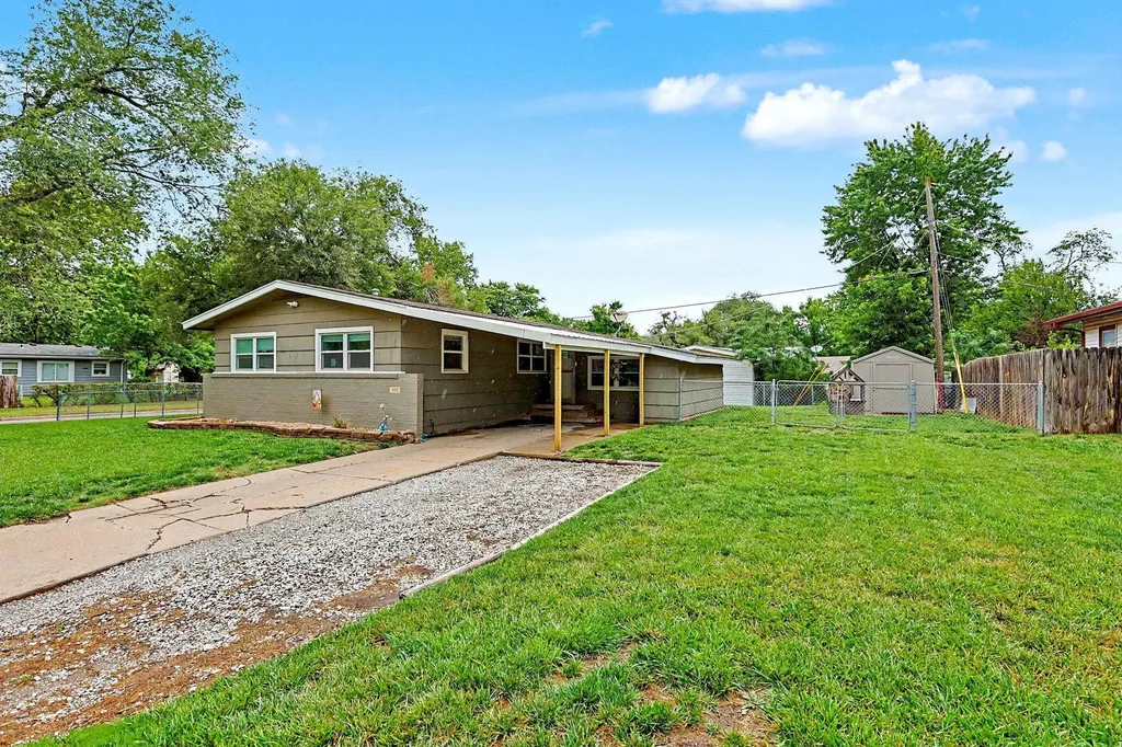 1300 E Cloverdale Drive Park City KS 67219