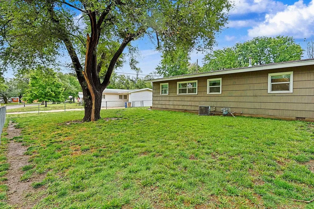 1300 E Cloverdale Drive Park City KS 67219
