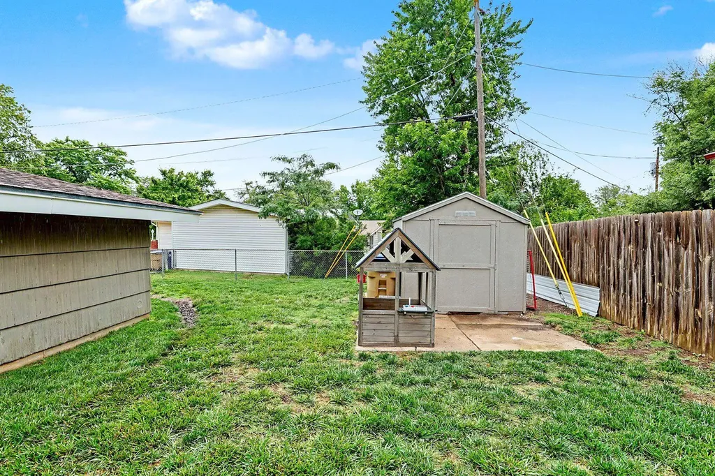 1300 E Cloverdale Drive Park City KS 67219