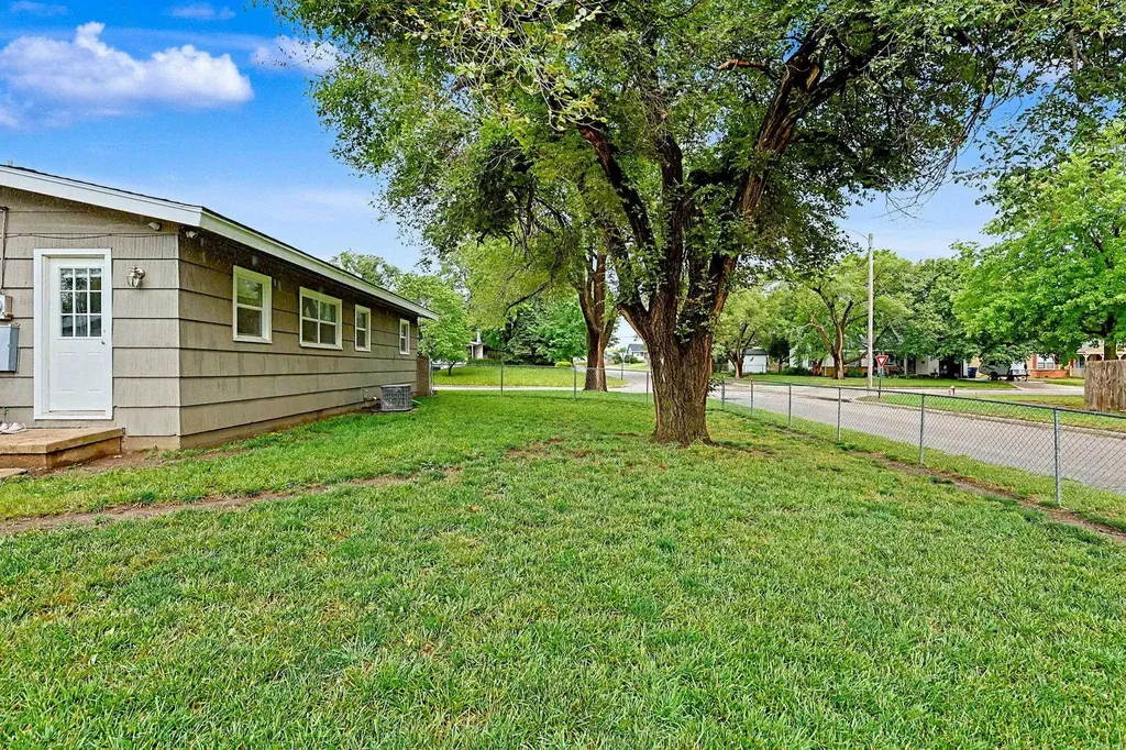 1300 E Cloverdale Drive Park City KS 67219