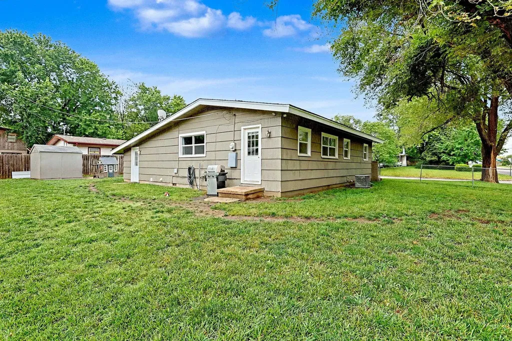 1300 E Cloverdale Drive Park City KS 67219
