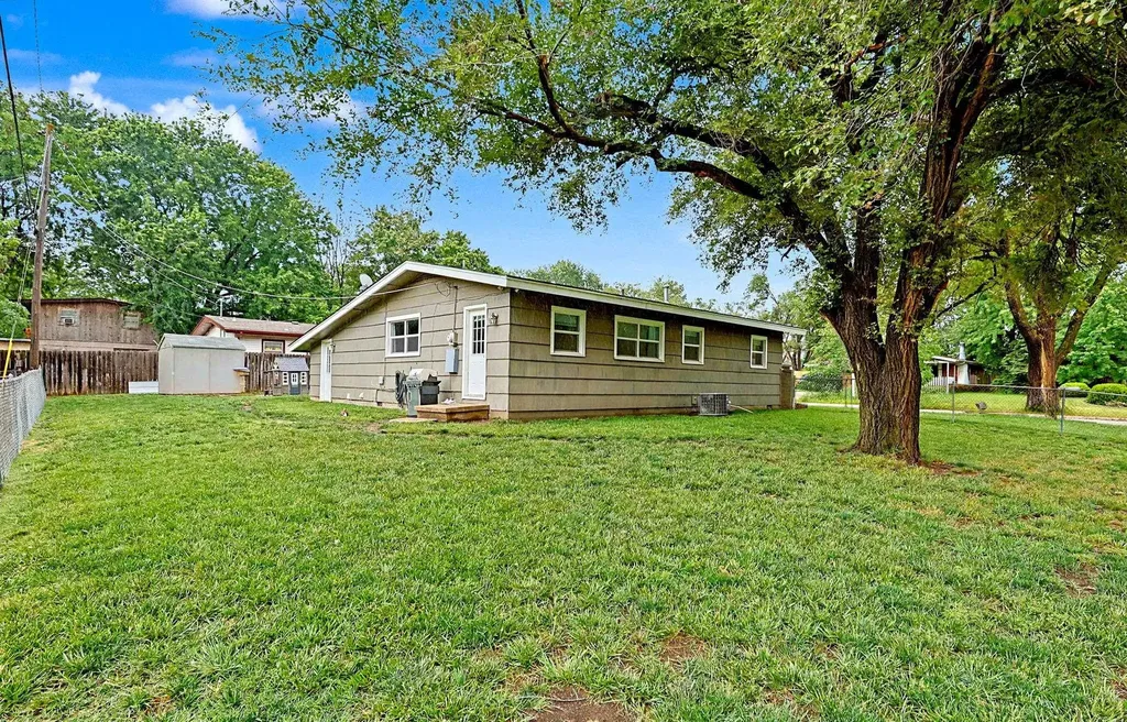 1300 E Cloverdale Drive Park City KS 67219