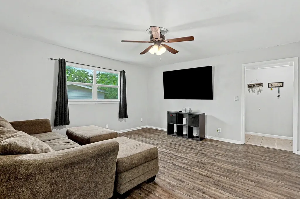 1300 E Cloverdale Drive Park City KS 67219