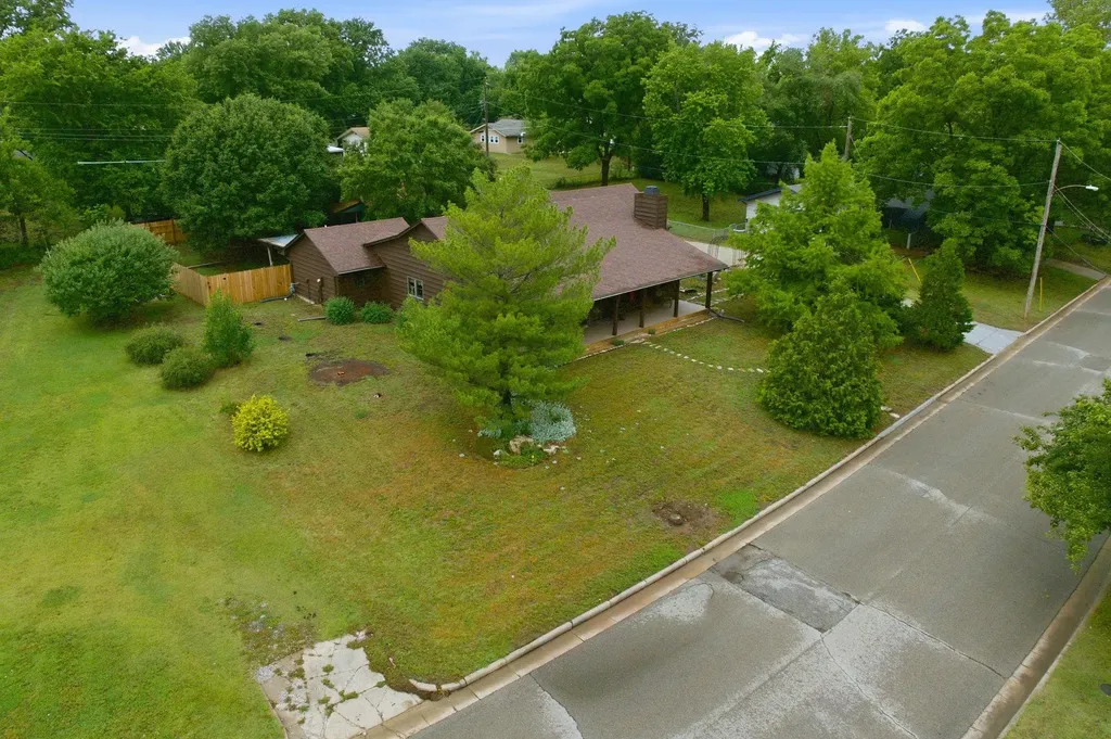 827 N Foulk Drive Belle Plaine KS 67013