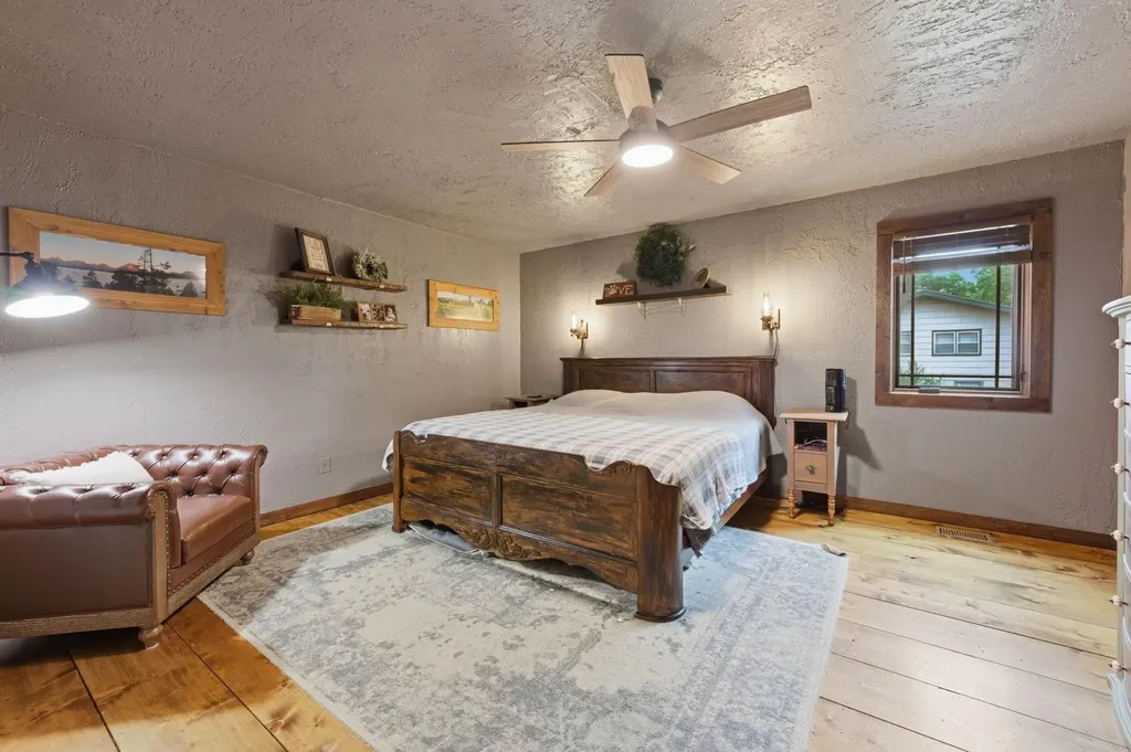 827 N Foulk Drive Belle Plaine KS 67013