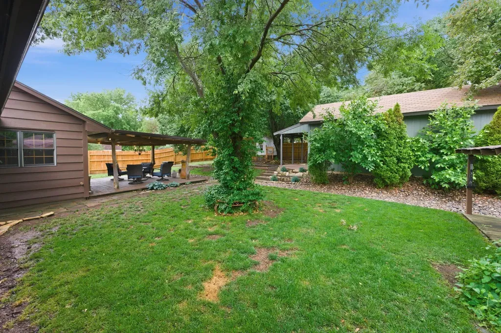 827 N Foulk Drive Belle Plaine KS 67013