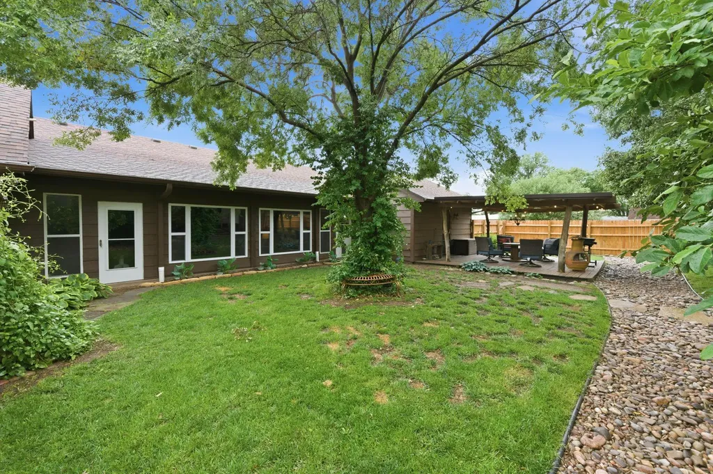 827 N Foulk Drive Belle Plaine KS 67013
