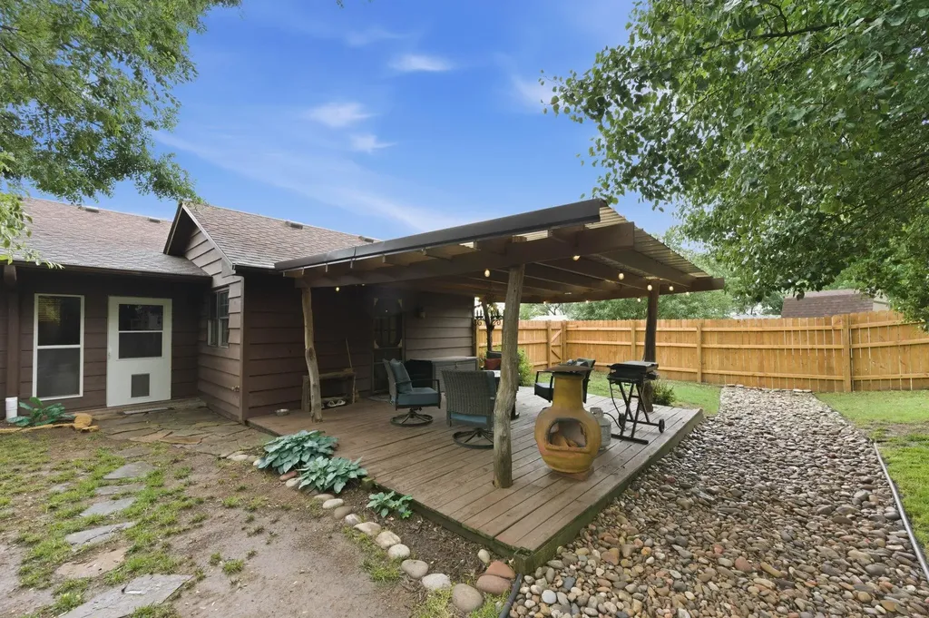 827 N Foulk Drive Belle Plaine KS 67013